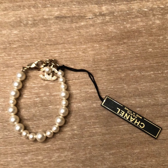 CHANEL Jewelry - Chanel pearl bracelet with dangle - 7”
